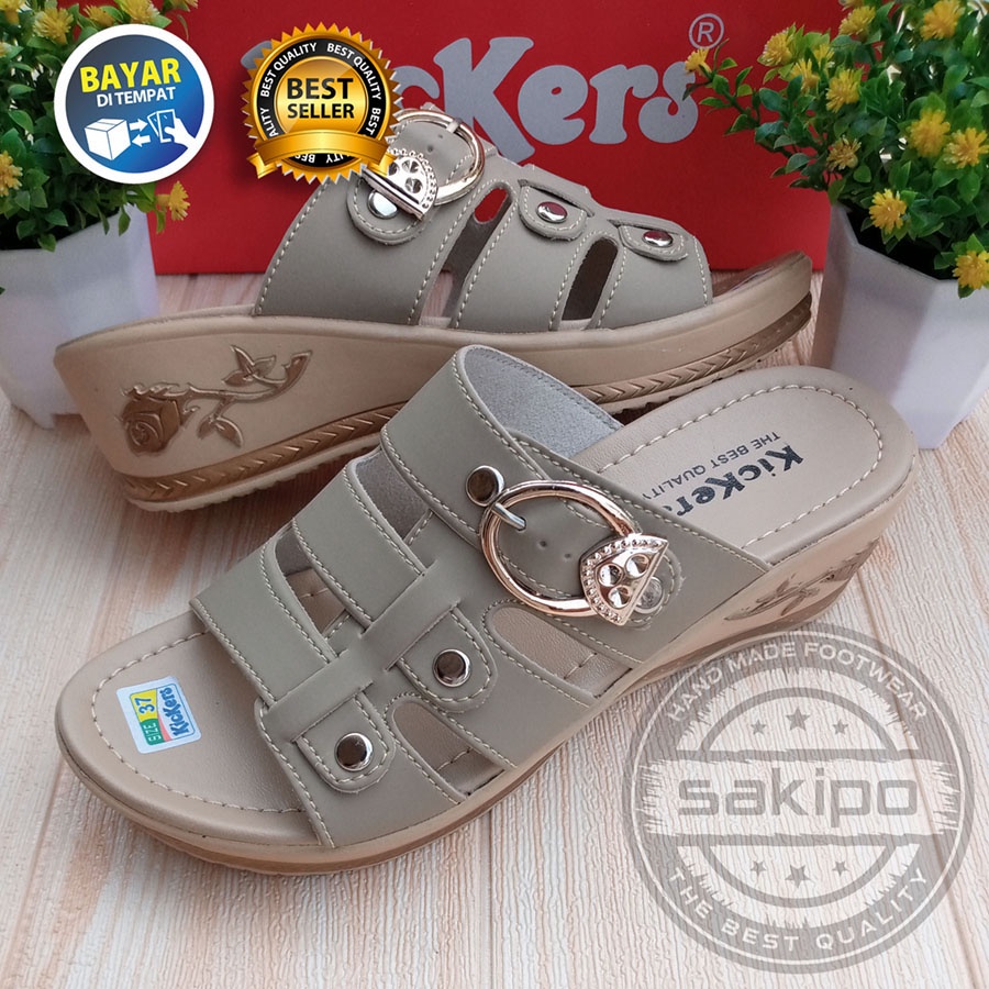 PROMO 2.2  COD SALE  SANDAL WANITA WEDGES SLOP BAN 3 KICKERS WARNA HITAM TERBARU MURAH NYAMAN DI PAKAI / SAKIPO-Krem