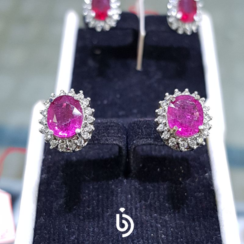 Anting emas putih 40% berlian asli dan batu pink safir