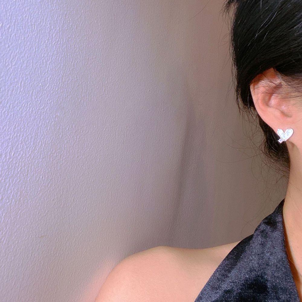 Mxbeauty Wanita Stud Earrings Temperamen Vintage Hadiah Desain Fashion Retro Sederhana Rose Heart Earrings