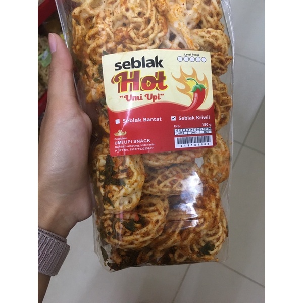 

Kerupuk seblak hot umi upi