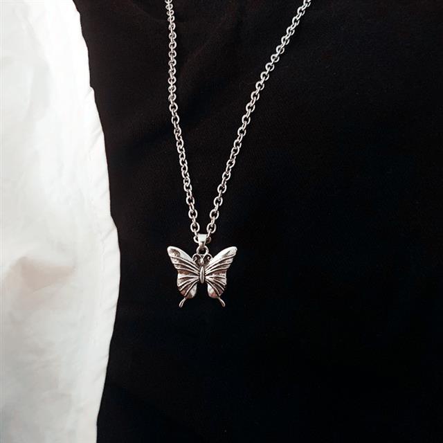 Gelap desain titanium steel butterfly klavikula rantai kalung wanita mahasiswa sederhana temperament