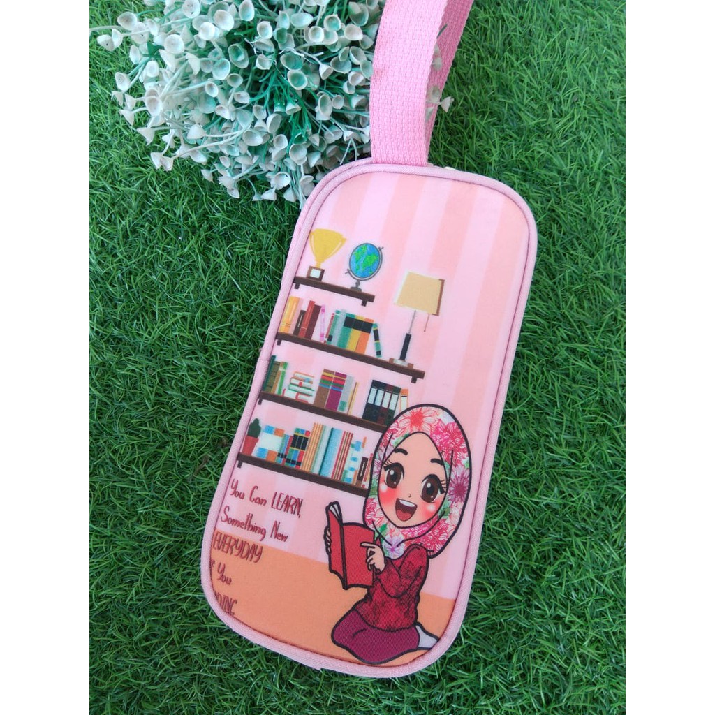 

Head Hard Pen Case / Tempat Pensil Anak Muslimah - Soft Pink