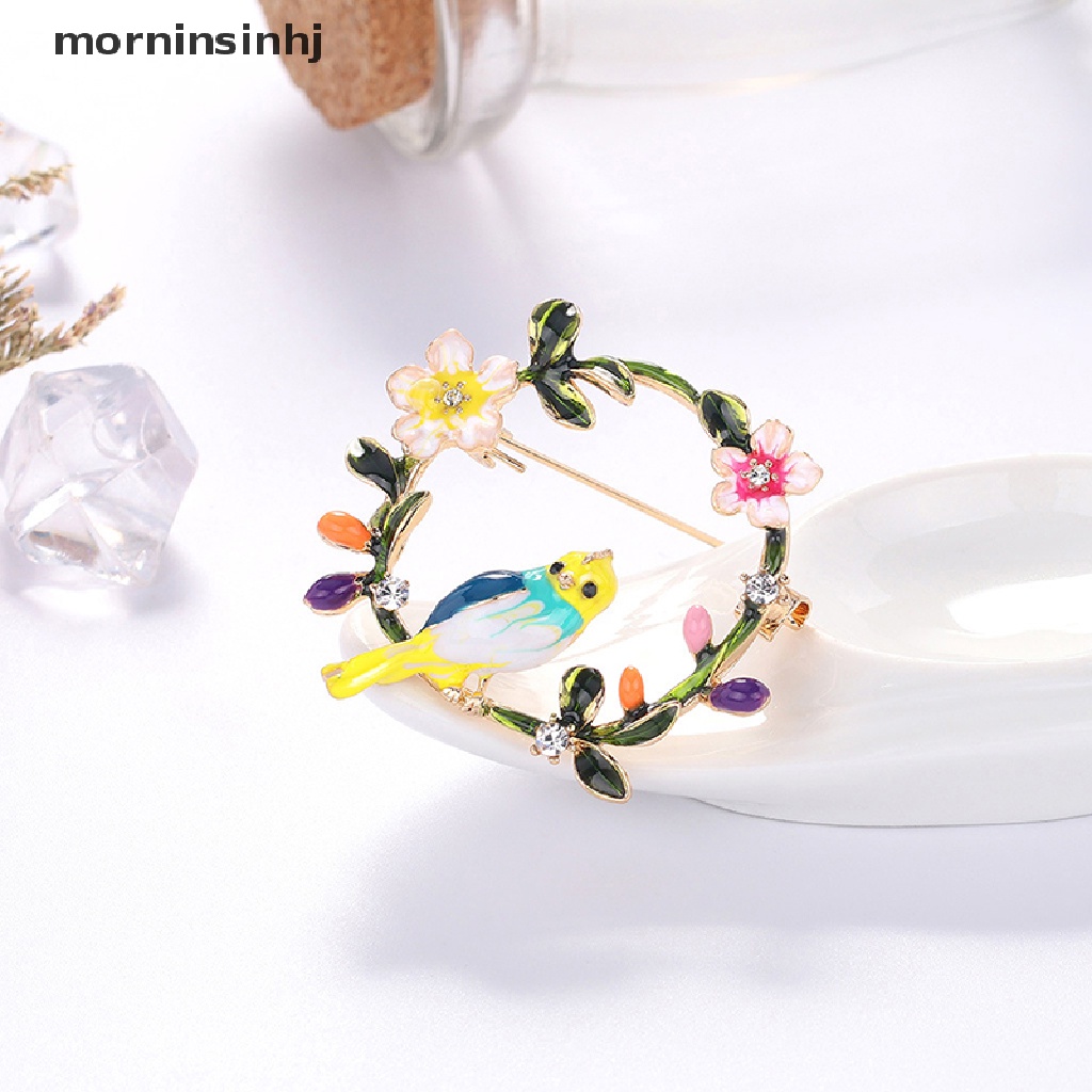 Mor Bros Pin Enamel Bentuk Wreath Bungaburung Untuk Aksesoris Fashion Wanita