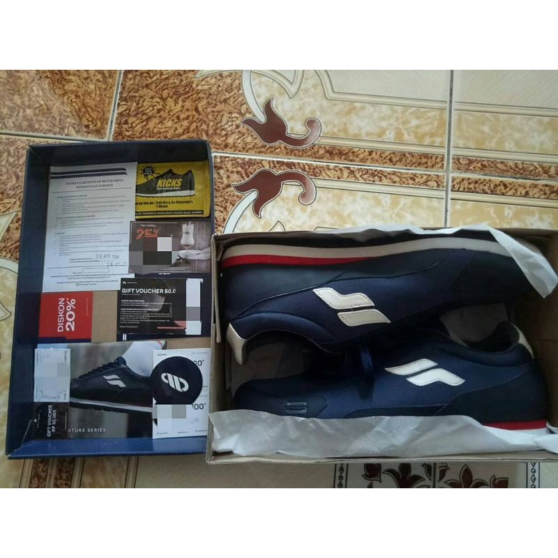 Footstep footwear fusion navy BNIB