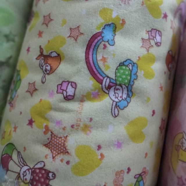 Bahan kain flanel motif kartun kuning lucu bedong perlak bayi