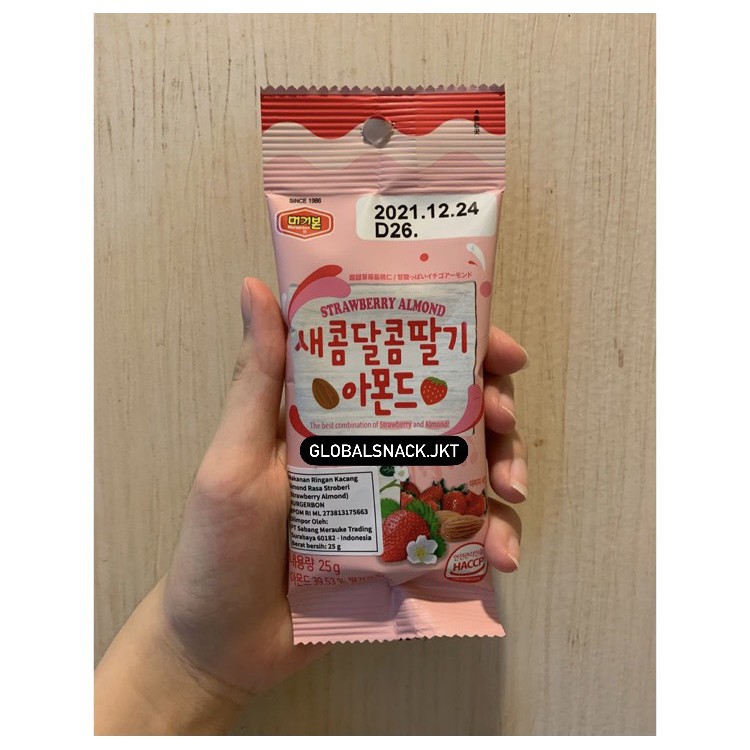 

Murgerbon Strawberry Almond - Kacang Almond Korea 25gr