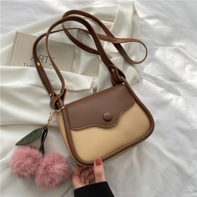 SELEMPANG WANITA STARLA IMPORT - SLING BAG FREE GANTUNGAN POM POM