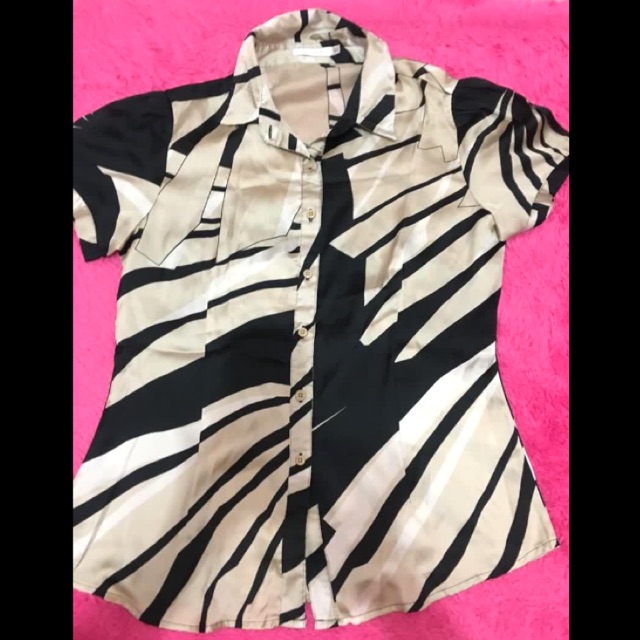 Kemeja accent preloved