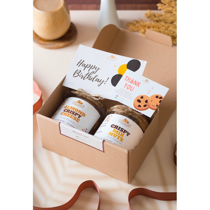 

BIRTHDAY HAMPERS - isi 2 toples | Crispy Mixed Nuts & Almond Crispy Cheese