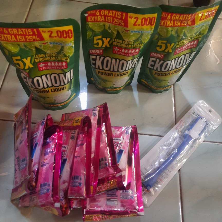 Soklin Liquid Sachet Detergent 22ml ( 12 Pcs Gratis 1 Pcs  )