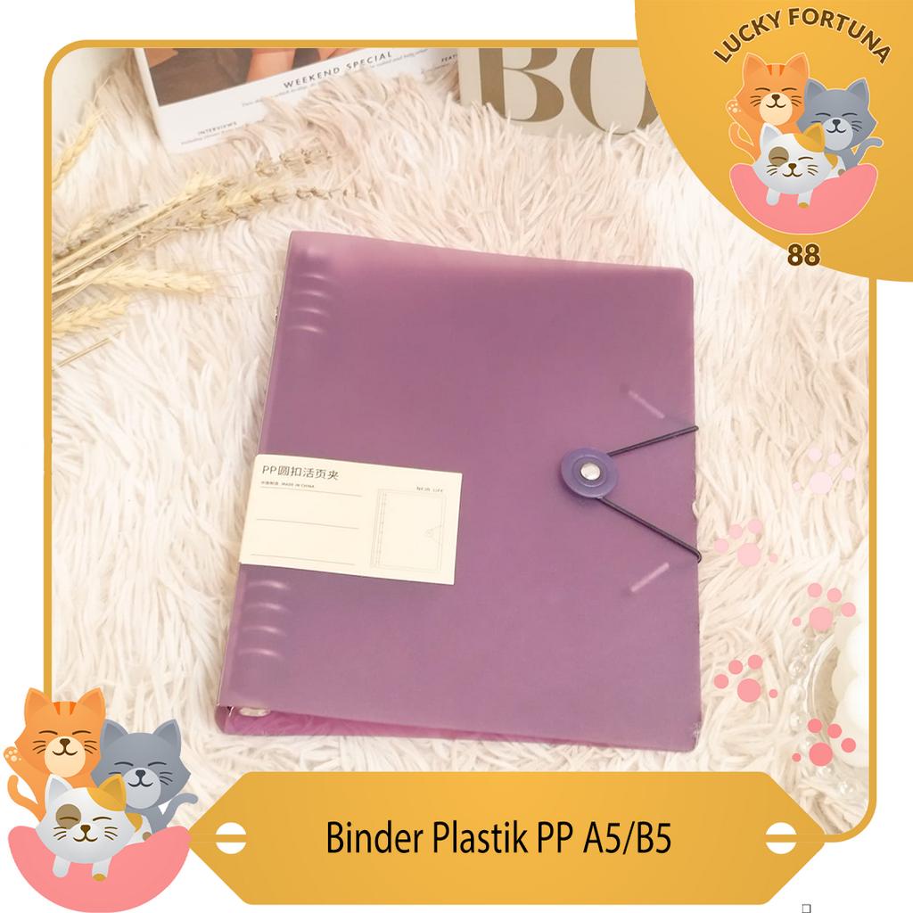

[LuckyFortuna88] Binder Plastik ukuran A5 B5 Binder plastik dengan ukuran A5 dan B5 Binder plastik multifungsi ukuran A5 dan B5 Binder plastik dengan ring A5 dan B5 Binder plastik dengan kapasitas A5 dan B5 Binder plastik ukuran A5 dan B5 untuk kantor