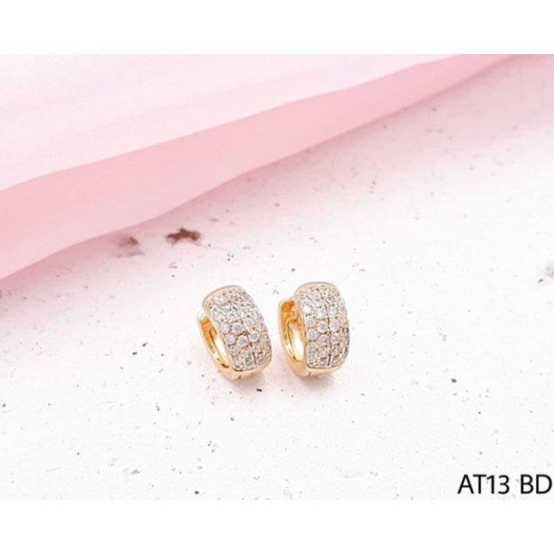 anting mata baris lebar permata tengah elegant titanium gold