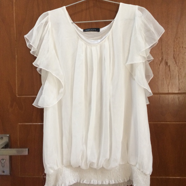 Atasan blouse renda putih