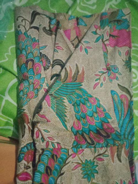 Atasan Batik Wanita Terpopuler