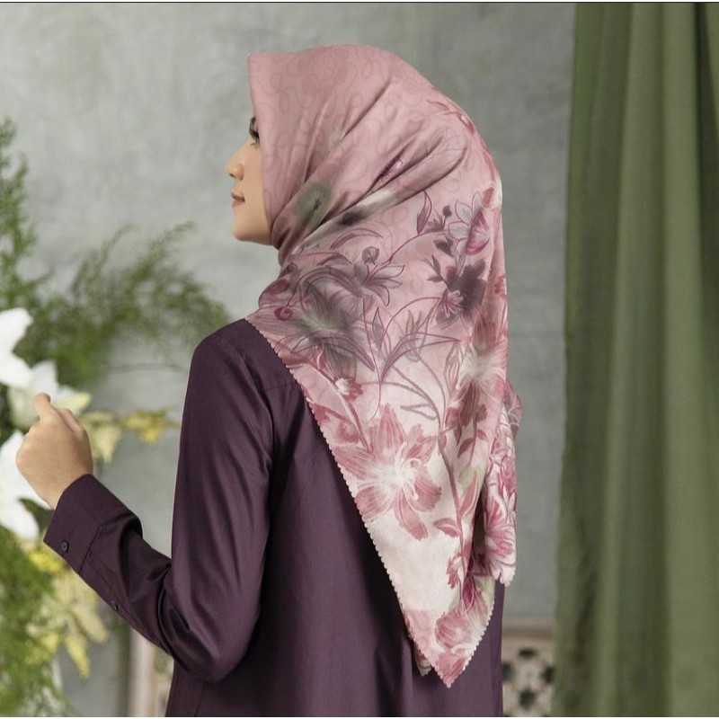 crayola scarf booked uwi