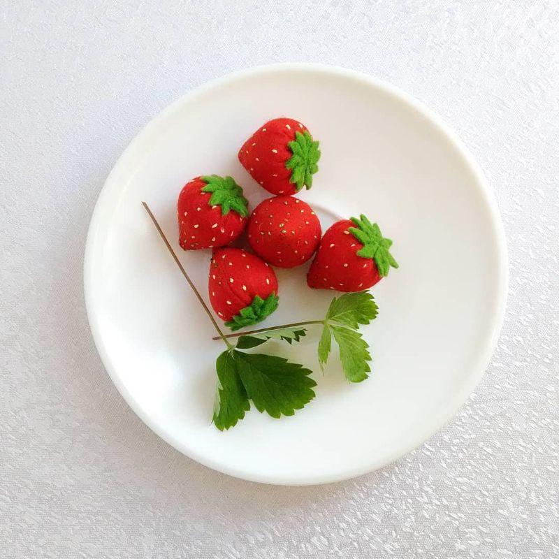 mainan anak strawberry bahan flanel mainan buah