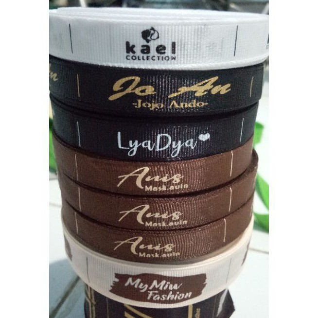 

HJK Label Baju Dan Hijab Free Design/ Pita Sablon Free Desain 2-4HARI JADI