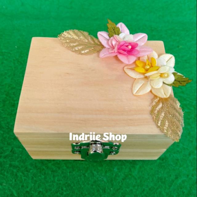 Kotak cincin kayu ukuran 6x8x5cm