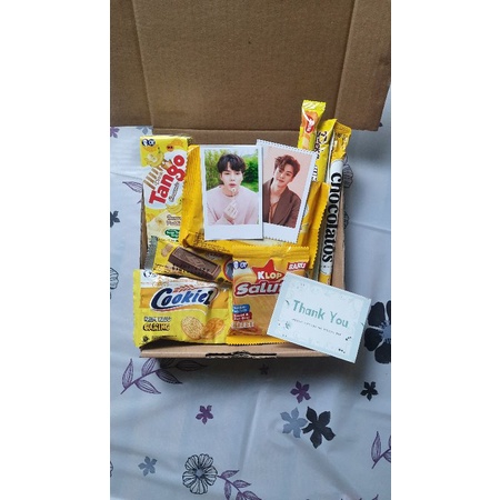 

kado ultah /kado wisuda/ kado unik hampersbox snack warna warni termurah lengkap