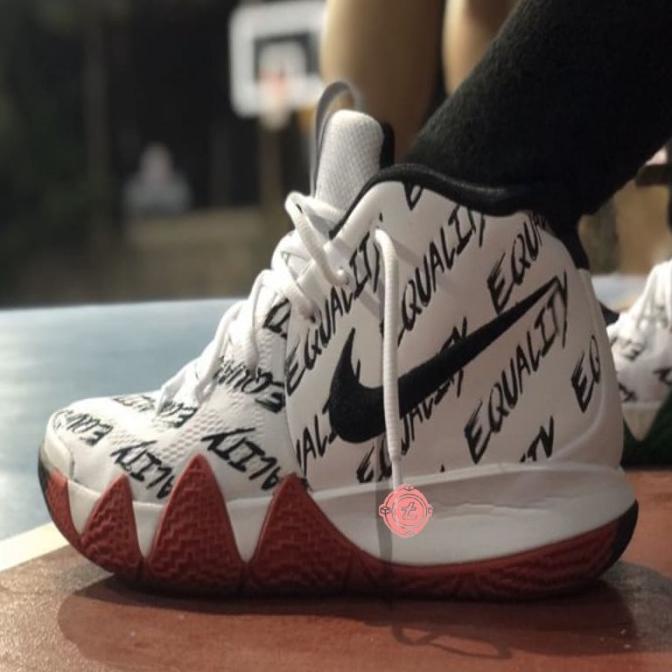 Code T672 - Sepatu Basket Nike Kyrie 4 Bhm Original Size 44 Like New Famozmart
