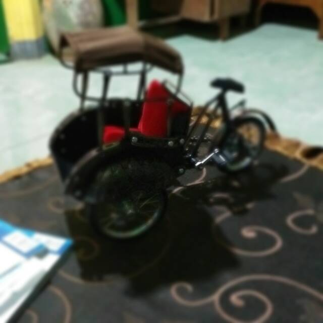 Sepeda kecil becak dan sepeda mini