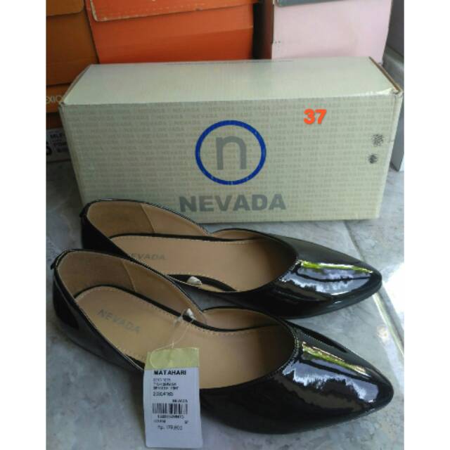 Sepatu Nevada flat wanita hitam