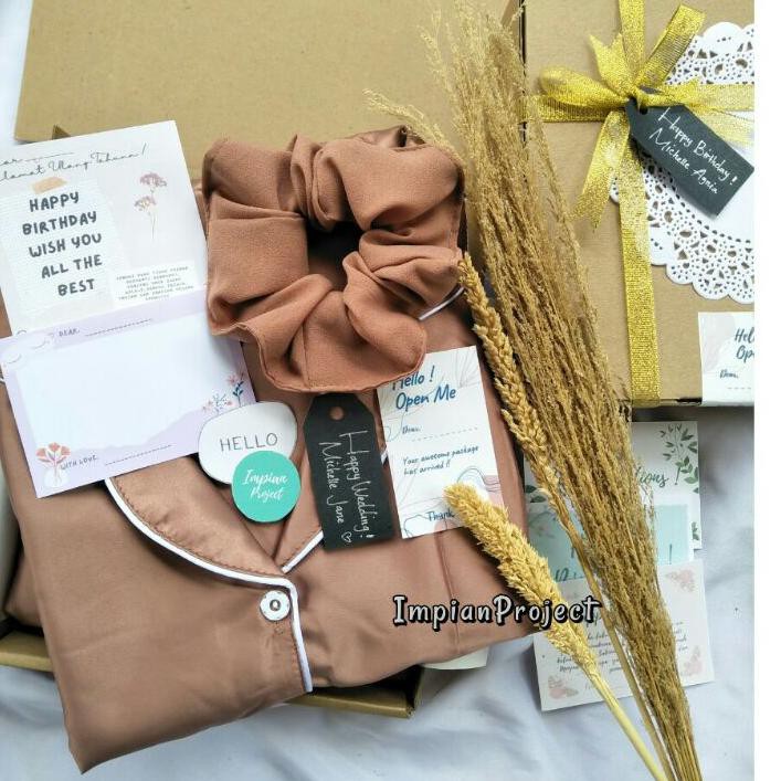 

GROSIR HAMPERS PIYAMA SATEN VELVET HAMPERS KADO ULANG TAHUN PERNIKAHAN WISUDA TEMAN SABAHAT