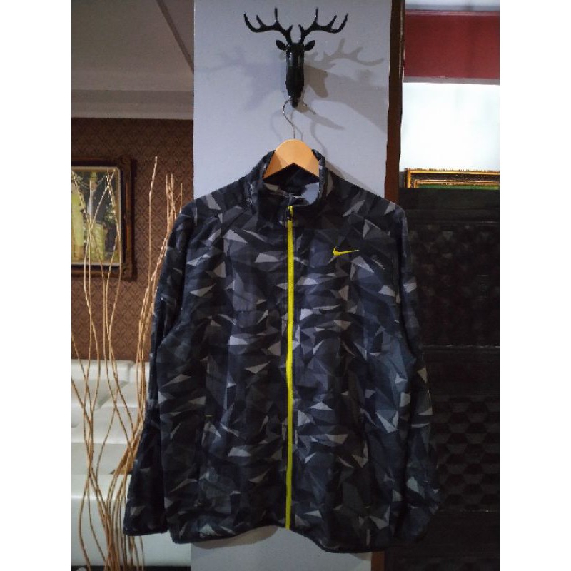 jaket running NIKE camo