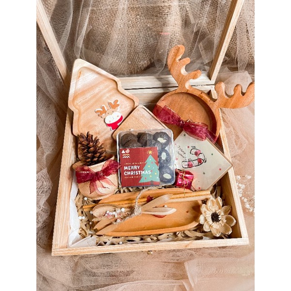 

Hampers Natal / free card / hampers kayu natal / hampers kayu
