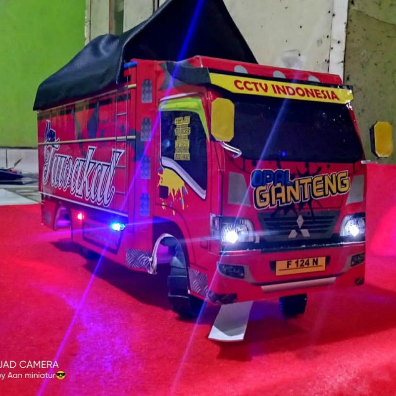 MINIATUR TRUCK TAWAKAL INDONESIA OLENG