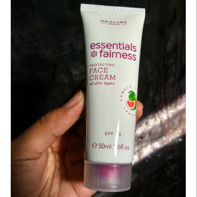 Oriflame Essential Fairness Protecting Face Cream SPF 10 50ml