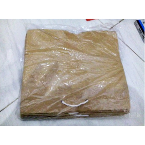 

Paper Bag Coklat R7 / Tas Kertas Coklat Untuk Kotak / Dus Nasi Box