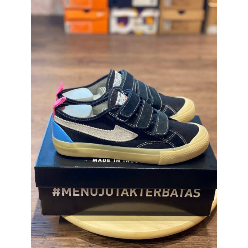 SEPATU CHEZZ FOOTWEAR PURWARUPA - GLAW IN THE DARK