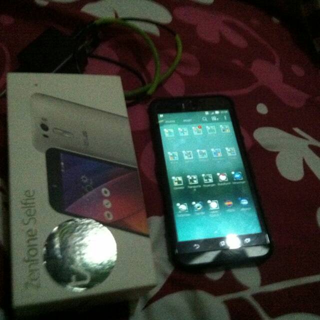 Asus Zenfone Selfie ZD551KL