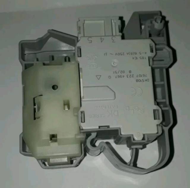 Door lock mesin Cuci pto electrolux ewf80743