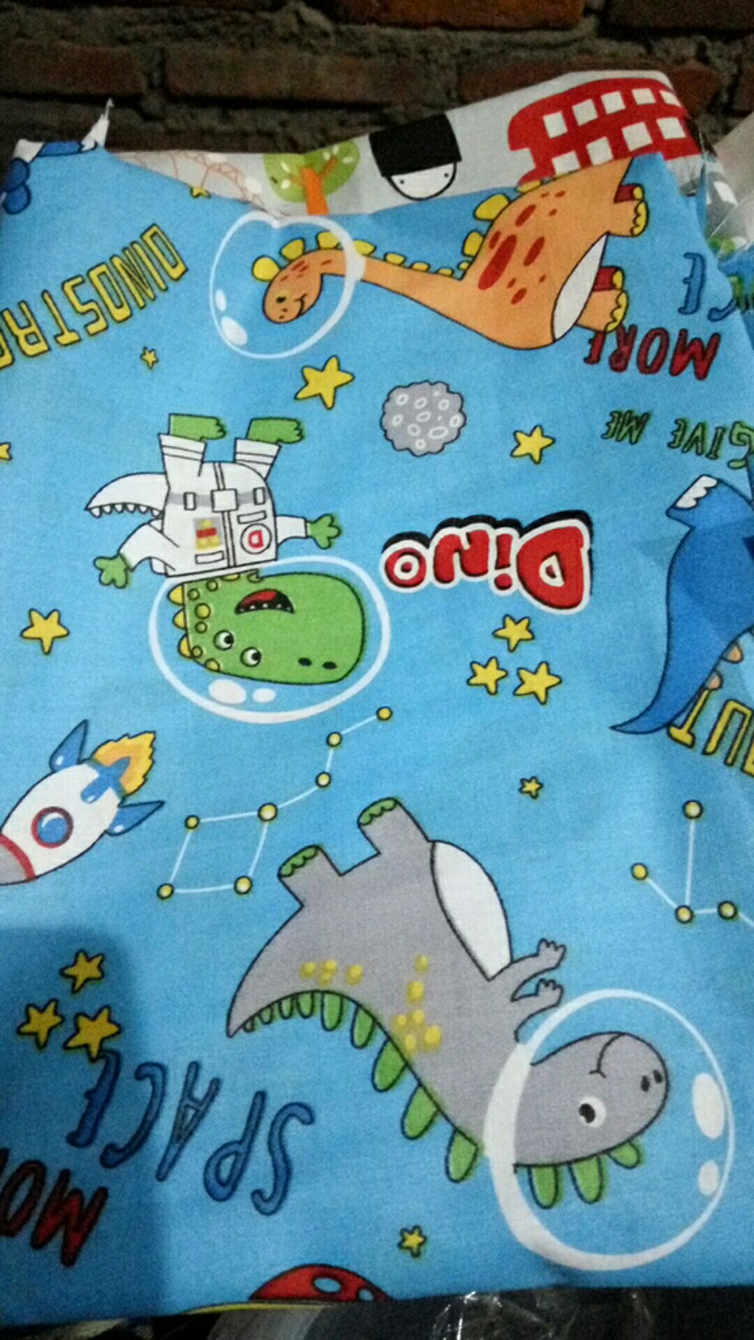 Astrodinaut - Kain Sprei Katun Lokal Meteran Carlotta