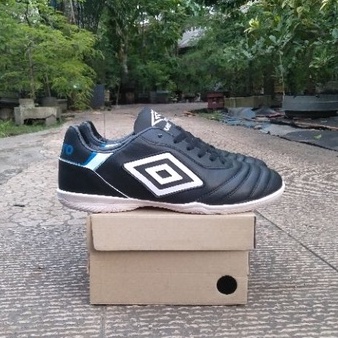 SEPATU FUTSAL UMBRO PRIA DEWASA SEPATU FUTSAL MURAH BERKUALITAS