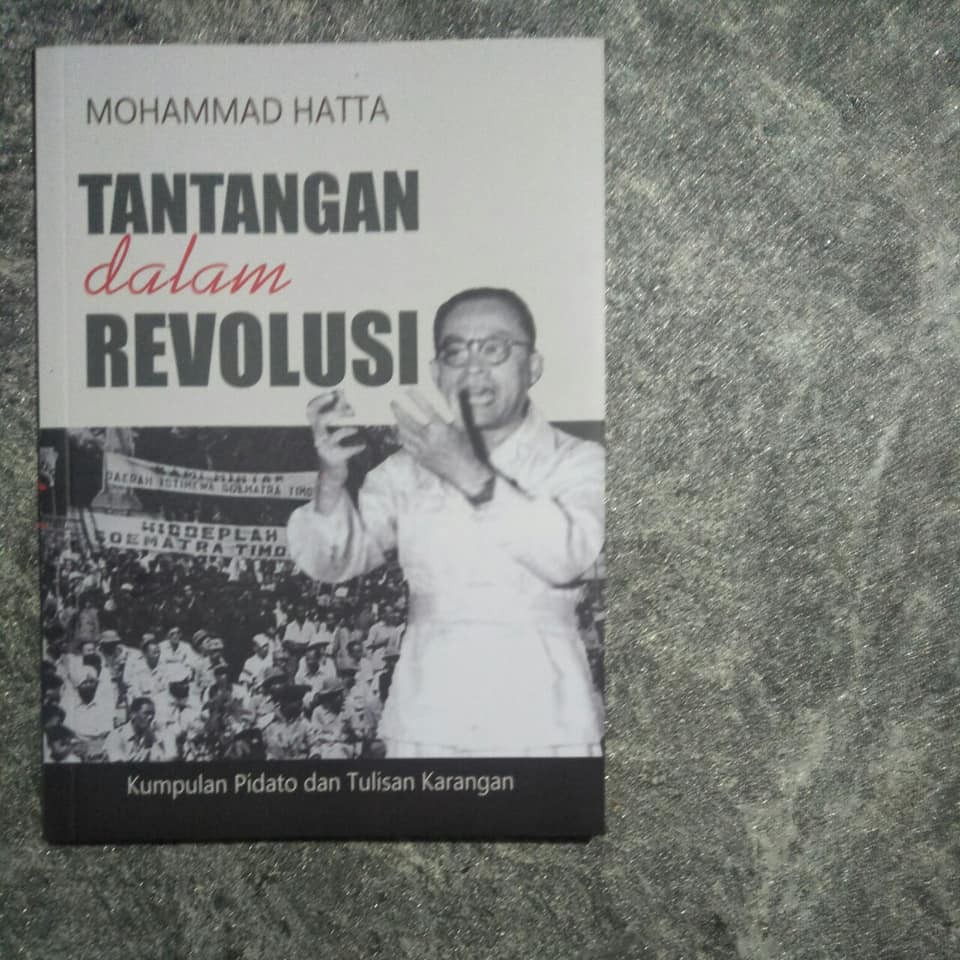 BUKU Tantangan dalam Revolusi - Kumpulan Pidato dan Tulisan Karangan. Mohammad Hatta