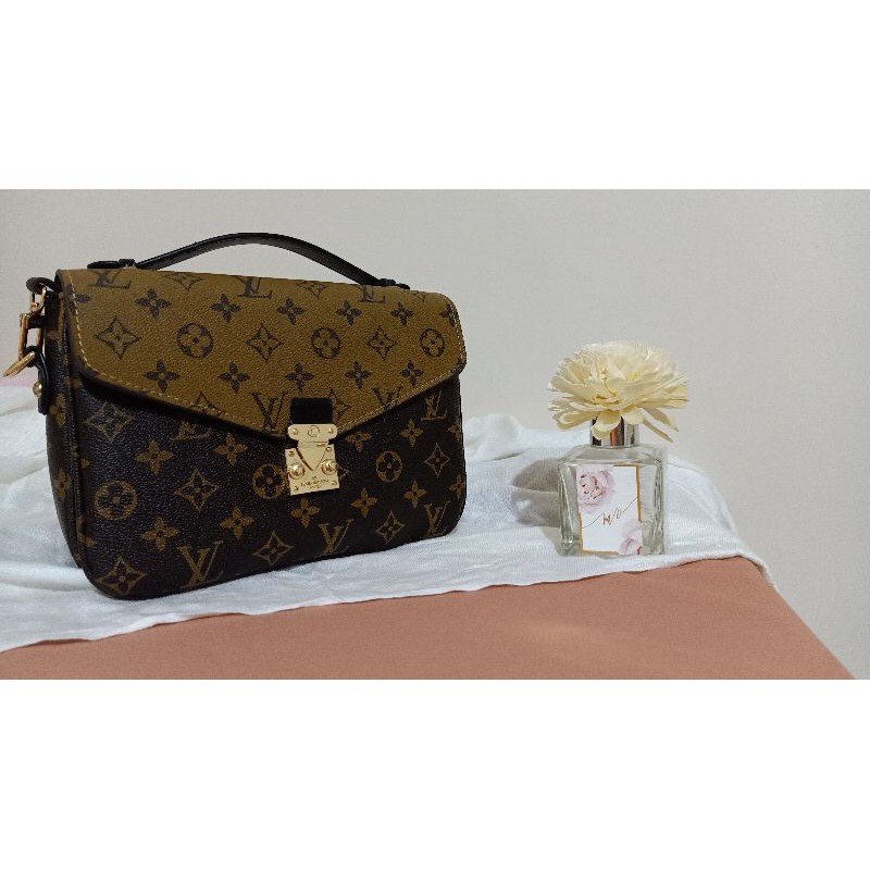 Tas LV metis monogram mirror preloved