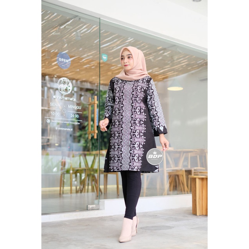 Dianputri - Tunik Batik Wanita Motif Sakura Merah Lengan Panjang-1