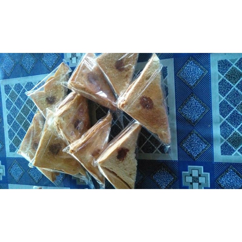 

ROTI BAKAR farian rasa millo &strauberry