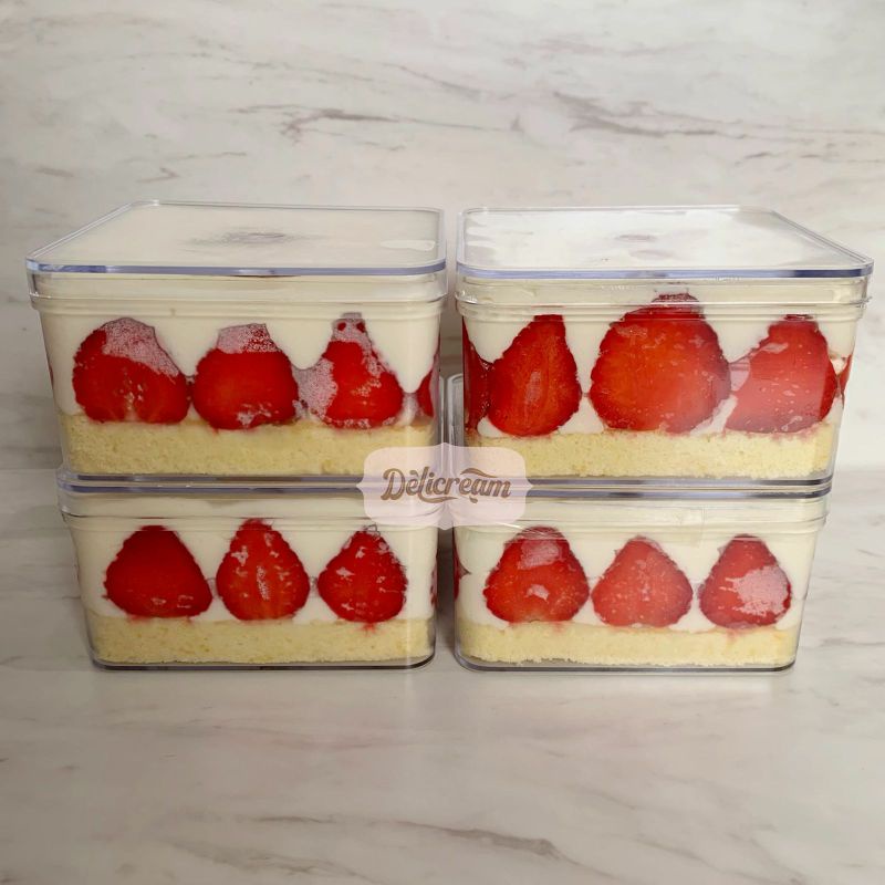

Strawberry cake in a box