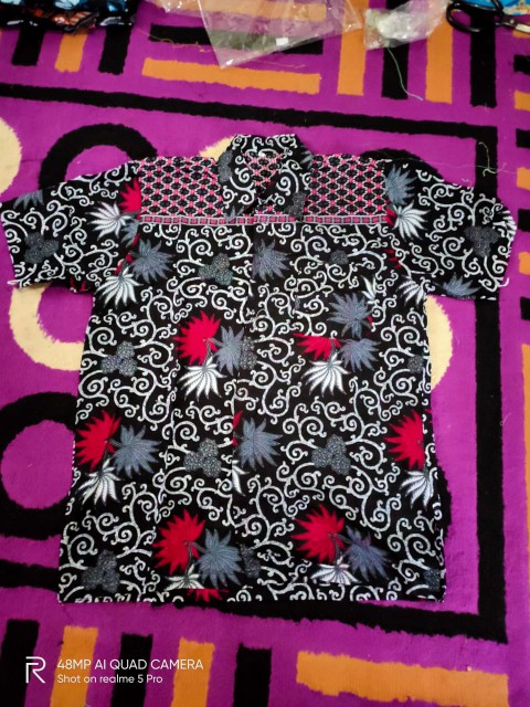 Kemejabatikmotifdaunlembayung