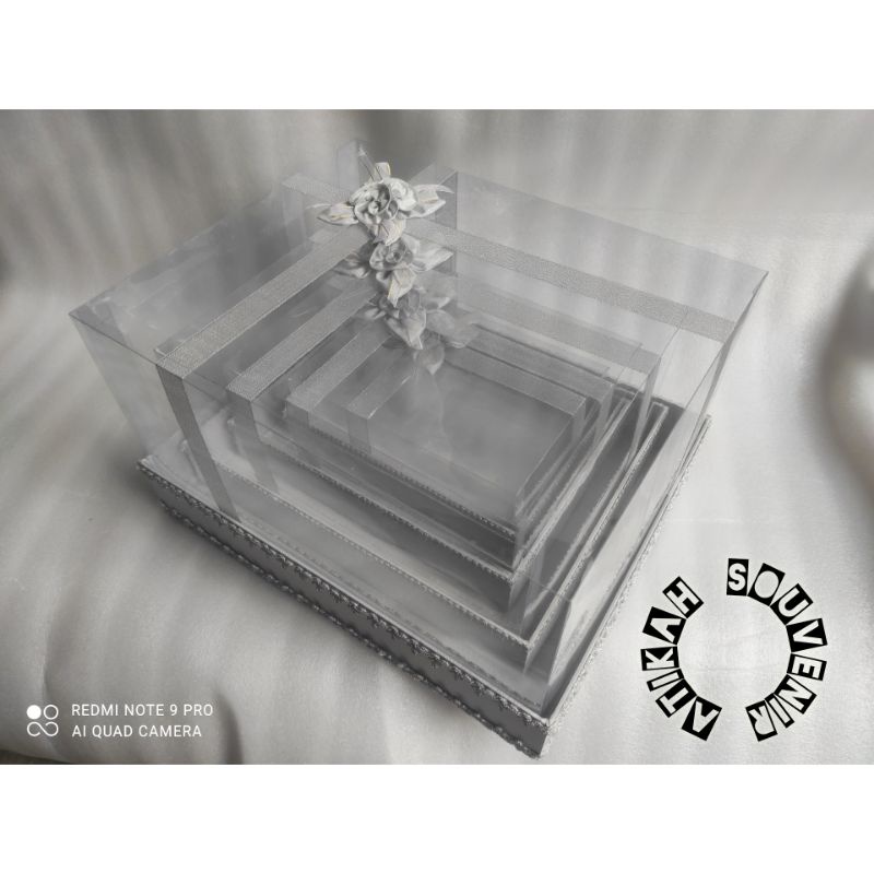 

kotak sesrahan model ful mika lis warna silver 1set isi 4