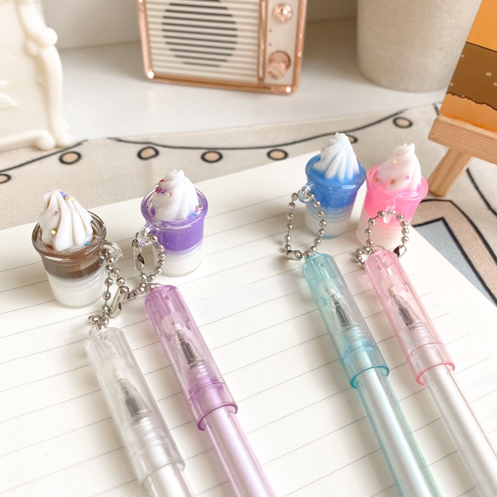 

PEN GANTUNGAN SUNDAE / 1 SET ISI 4 / 8 /12 PCS / 1 LUSIN PEN GEL HITAM GANTUNGAN ES KRIM SUNDAE LUCU COD