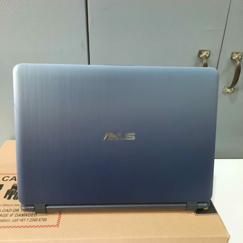 Laptop Asus VivoBook 14 A407UF Cor i3-7020 Ram 4GB SSD 256GB Dualvga Nvdia Mx130 2GB Windows 10 Gaming editing