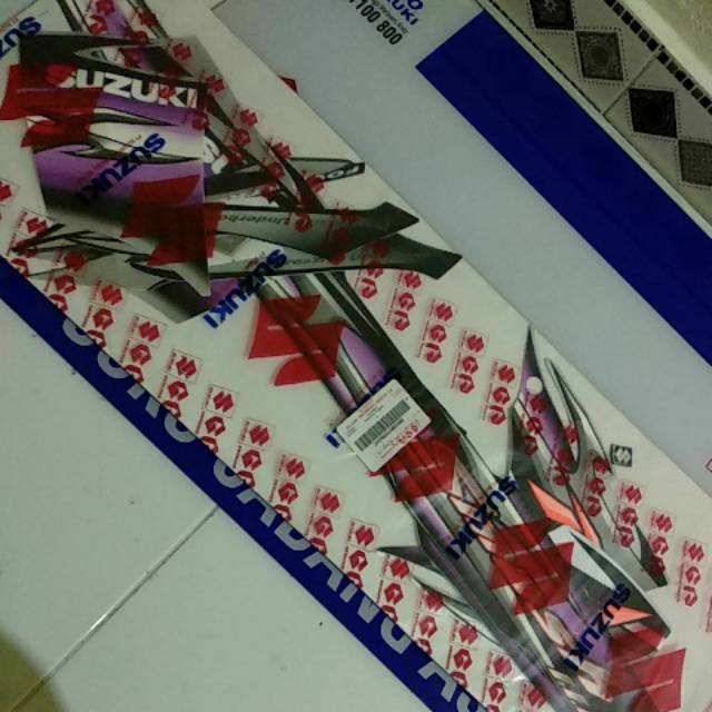 striping suzuki new smash 110 thn 2006, warna silver hitam.. original SGP.