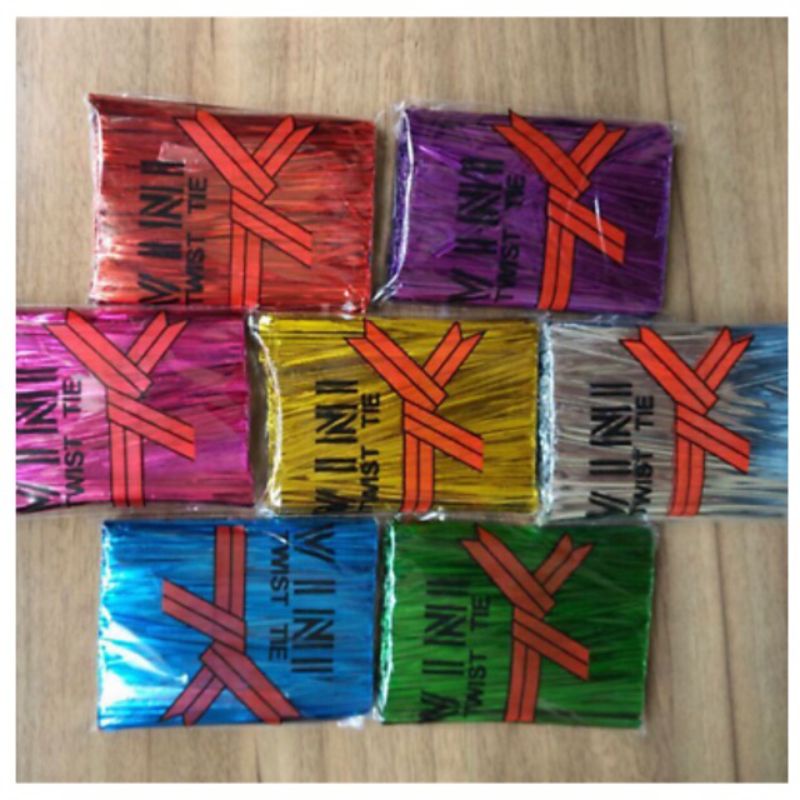 

TALI KAWAT TWIST 1PAK POTONGAN / TALI TWIS TIE KAWAT PER 1PAK TALI SOUVENIR