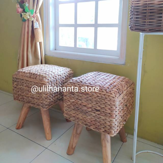 Stool enceng gondok