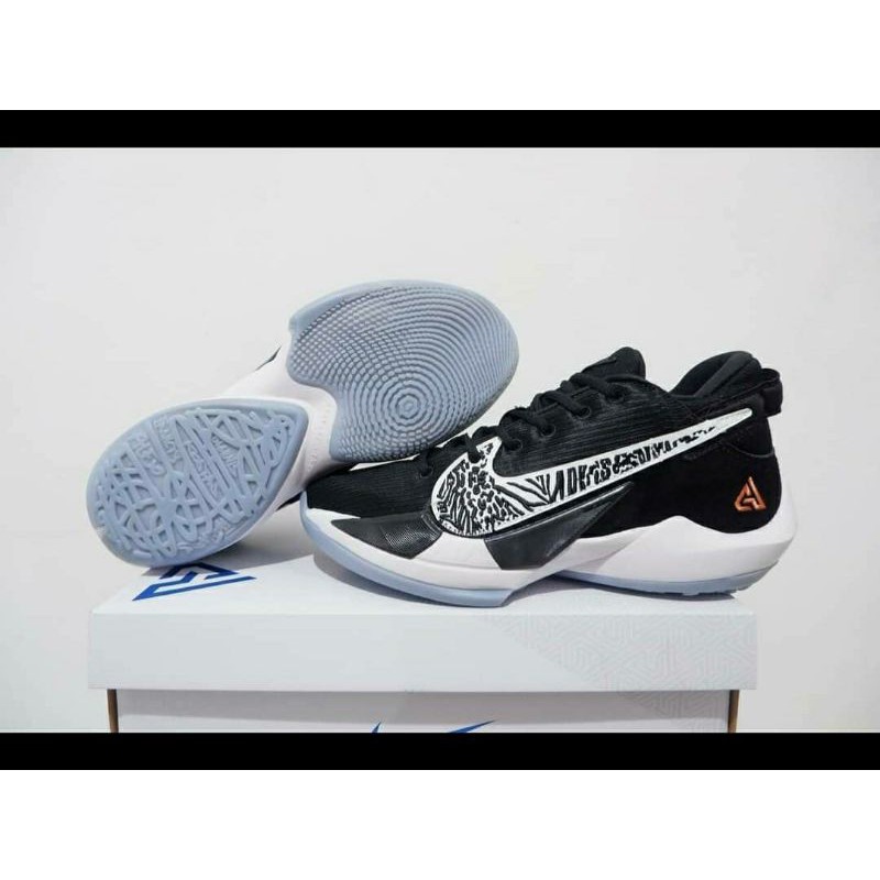 GREEK FREAK 2 LOW BLACK WHITE